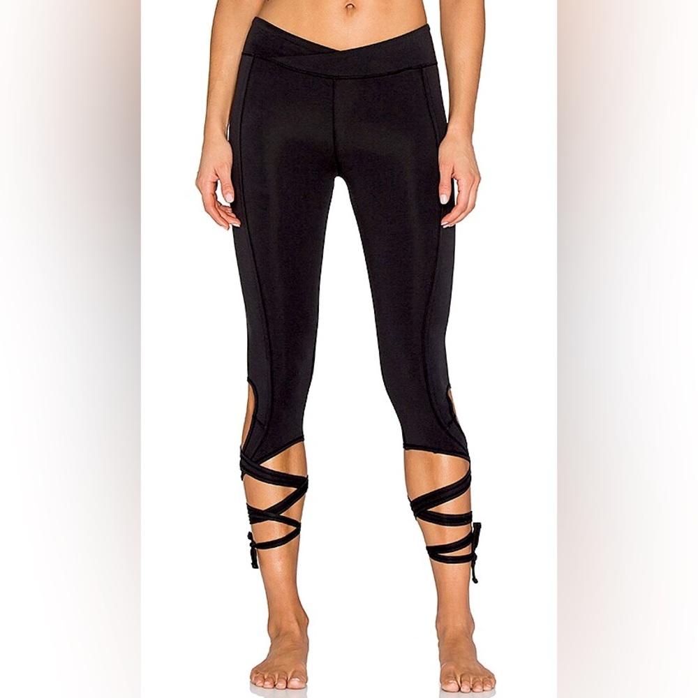 Free People FP Movement Amazing Turnout Leggings in Black - Picture 2 of 16